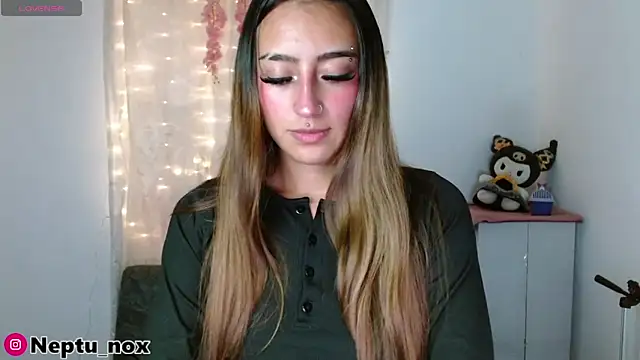 Snapshot of neptu_noxx chatting on 6, 2, 2025 neptu noxx online show from 6, 2, 2025