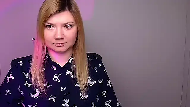 Snapshot of Lola_moree chatting on 4, 2, 2025 Lola moree online show from 4, 2, 2025