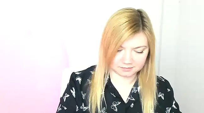 Snapshot of Lola_moree chatting on 12, 3, 2025 Lola moree online show from 12, 3, 2025