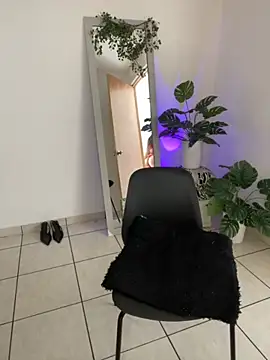 Snapshot of meli_ortiz_ chatting on 4, 11, 2025 meli ortiz online show from 4, 11, 2025