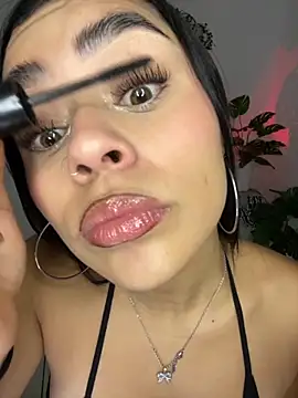 Snapshot of meli_ortiz_ chatting on 6, 11, 2025 meli ortiz online show from 6, 11, 2025