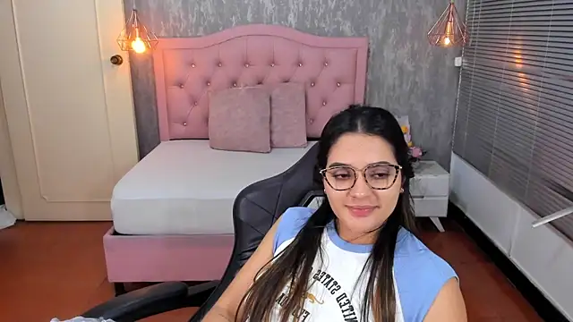 Snapshot of Hadley_ chatting on 8, 3, 2025 Hadley  online show from 8, 3, 2025