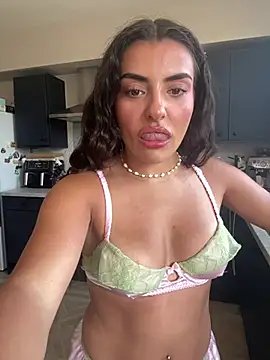 Snapshot of cute_carly_ chatting on 25, 6, 2026 cute carly online show from 25, 6, 2026