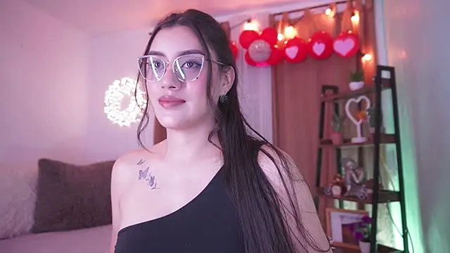 Snapshot of Nalia_adams chatting on 3, 10, 2025 Nalia adams online show from 3, 10, 2025