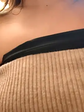 Snapshot of Maiden-Hot chatting on 2, 10, 2025 Maiden-Hot online show from 2, 10, 2025