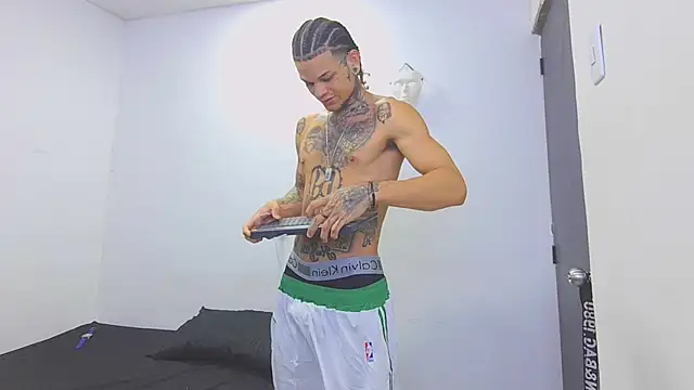 Snapshot of hot_man05 chatting on 26, 2, 2026 hot man05 online show from 26, 2, 2026