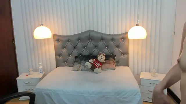Snapshot of mia_vanucci1 chatting on 12, 3, 2025 mia vanucci1 online show from 12, 3, 2025