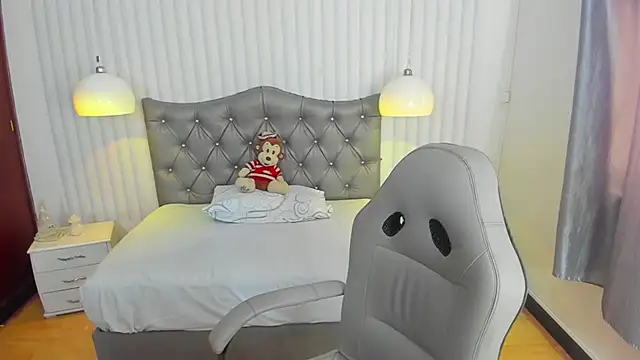 mia vanucci1 online show from 30, 9, 2025