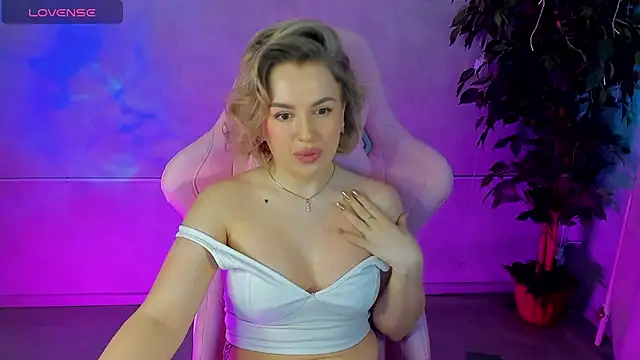 Snapshot of Nikki_Kai chatting on 11, 3, 2025 Nikki Kai online show from 11, 3, 2025
