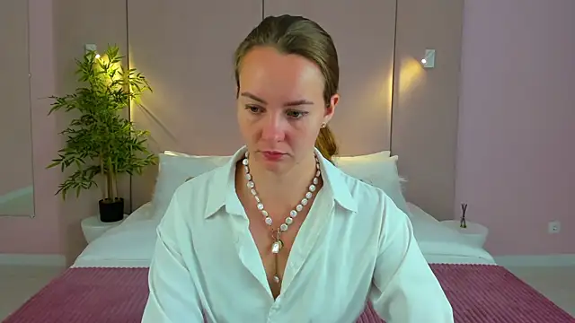Snapshot of JaniceCollins chatting on 9, 10, 2025 JaniceCollins online show from 9, 10, 2025