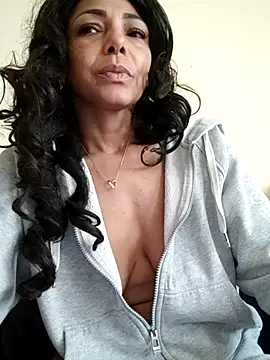 Lunasquirt1985 online show from 26, 9, 2025