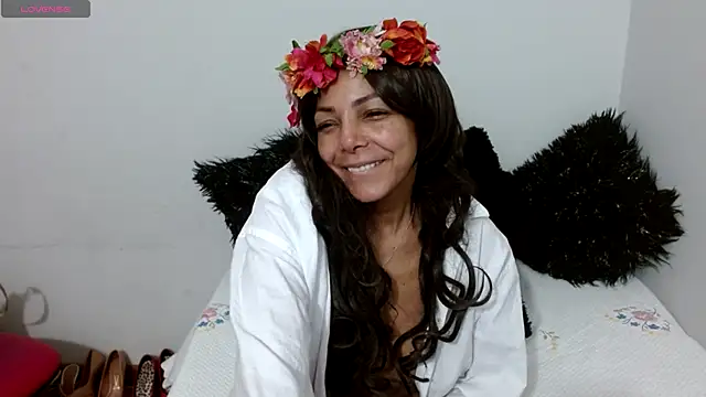 Lunasquirt1985 online show from 17, 11, 2025