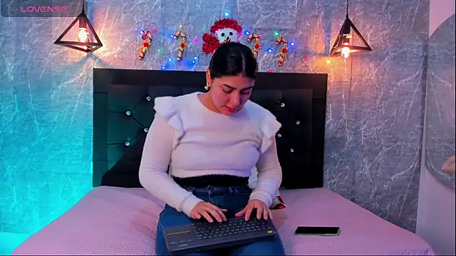 Snapshot of emberhodson chatting on 18, 12, 2025 emberhodson online show from 18, 12, 2025