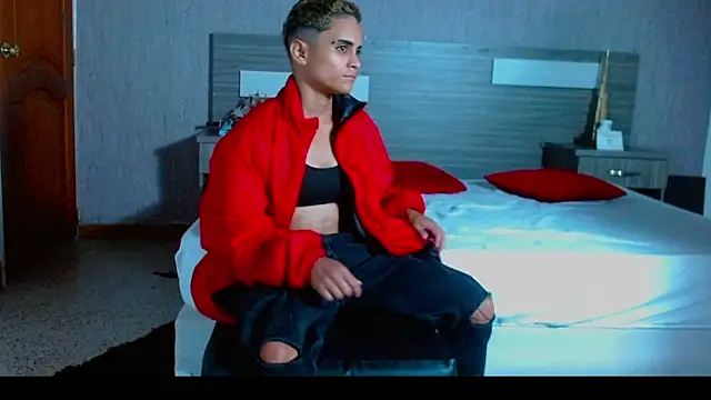 Liiamthompson online show from 11, 2, 2025