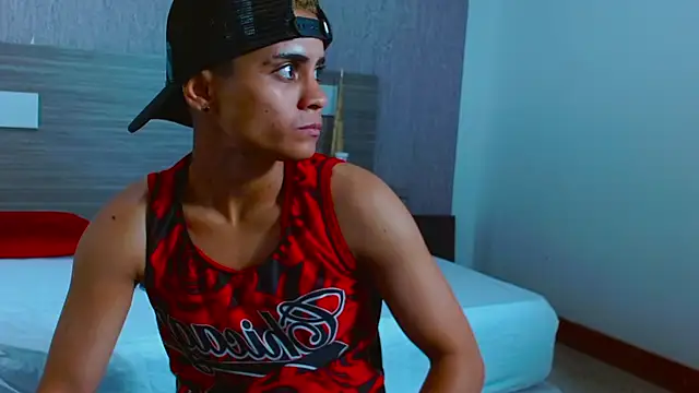 Liiamthompson online show from 12, 2, 2025