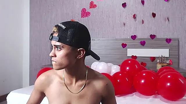 Liiamthompson online show from 14, 2, 2025