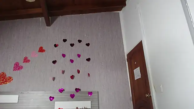 Liiamthompson online show from 17, 2, 2025