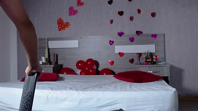 Liiamthompson online show from 17, 2, 2025