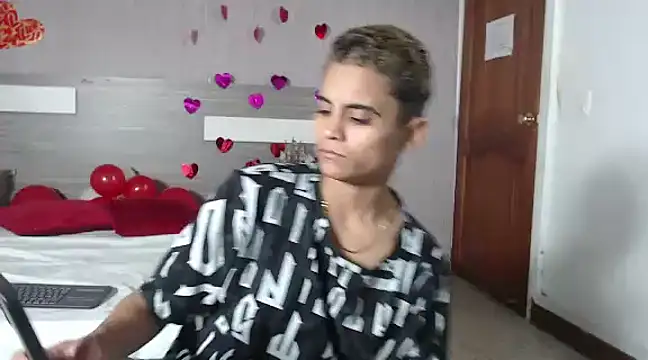 Liiamthompson online show from 19, 2, 2025