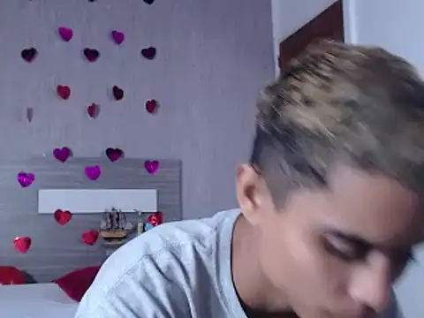 Liiamthompson online show from 20, 2, 2025