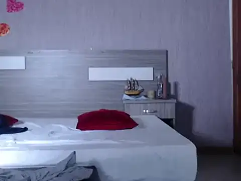 Liiamthompson online show from 20, 2, 2025