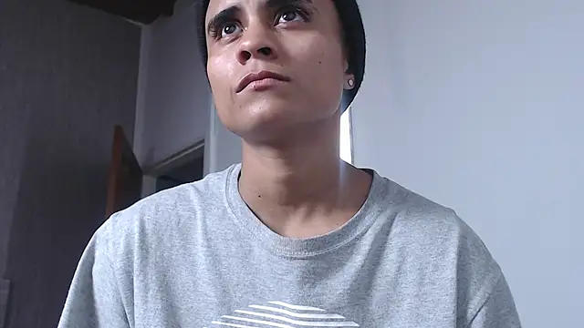 Liiamthompson online show from 25, 2, 2025