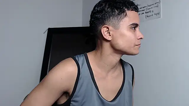 Liiamthompson online show from 28, 2, 2025