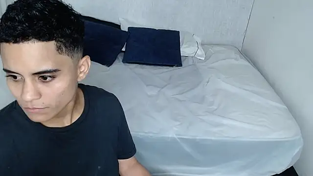 Liiamthompson online show from 6, 3, 2025