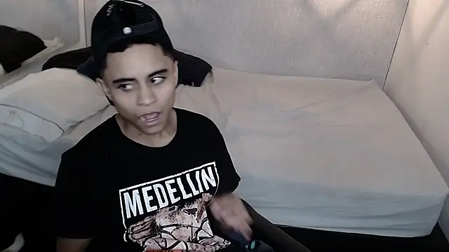 Liiamthompson online show from 7, 3, 2025