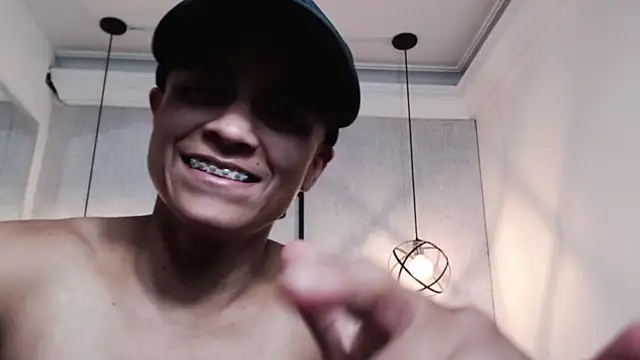 Liiamthompson online show from 7, 3, 2025