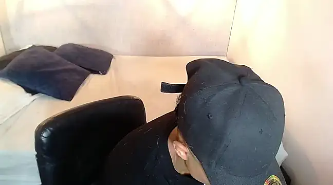 Liiamthompson online show from 8, 3, 2025