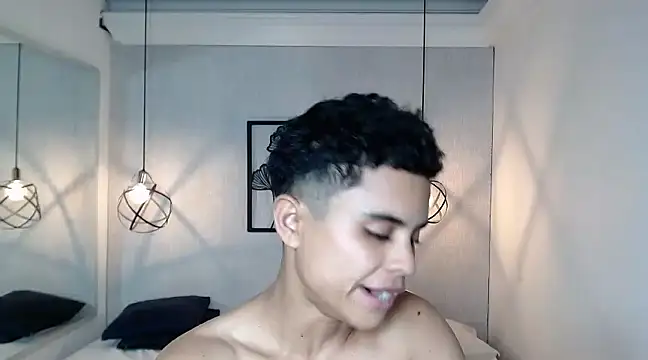 Liiamthompson online show from 12, 3, 2025