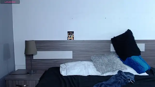 Liiamthompson online show from 15, 11, 2025