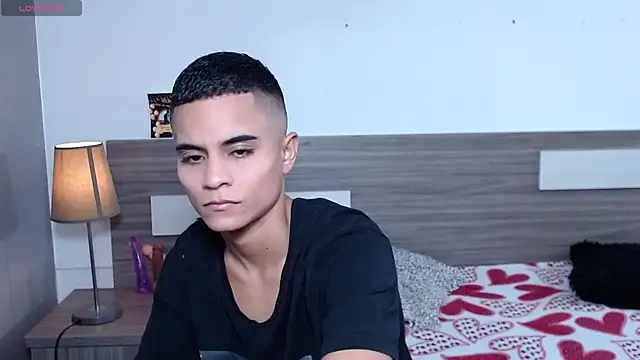 Liiamthompson online show from 22, 11, 2025