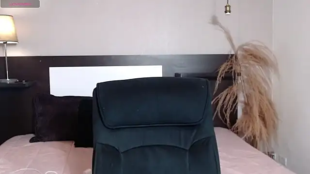 Liiamthompson online show from 30, 4, 2026
