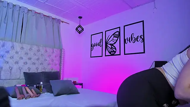 nicolee millerr online show from 25, 4, 2026