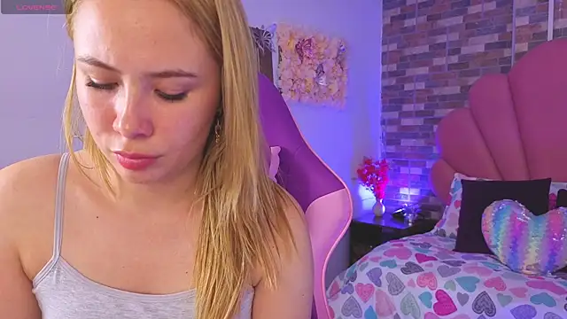 CherryDiamon online show from 10, 9, 2025