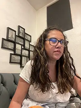 MirandaLatinaLovely online show from 11, 11, 2025