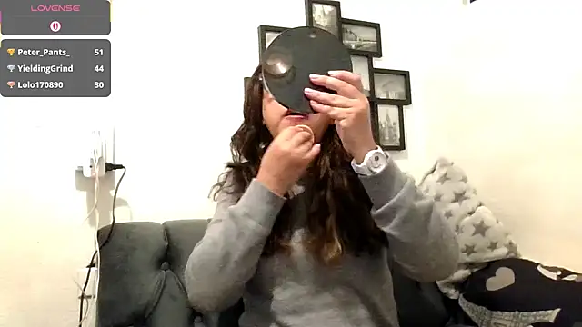 MirandaLatinaLovely online show from 24, 11, 2025