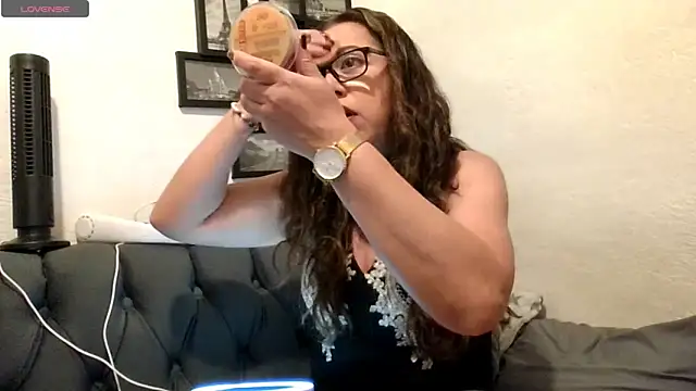 MirandaLatinaLovely online show from 30, 4, 2026