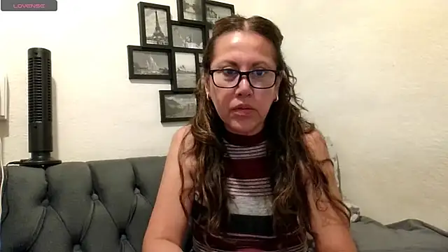 MirandaLatinaLovely online show from 2, 5, 2026