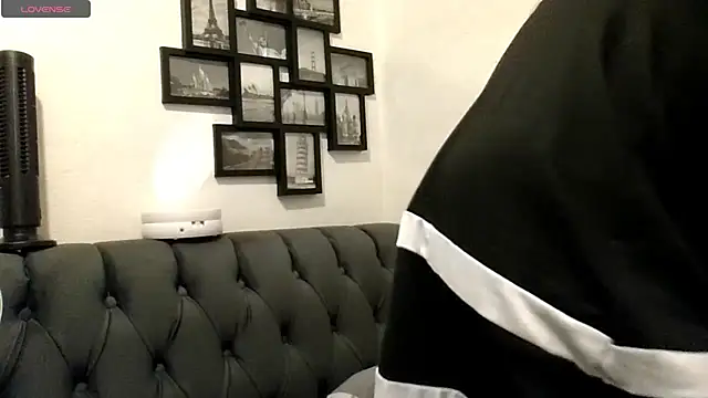 MirandaLatinaLovely online show from 4, 6, 2026