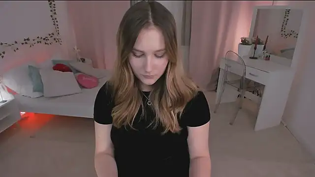 Snapshot of MaryWaddell chatting on 12, 2, 2025 MaryWaddell online show from 12, 2, 2025