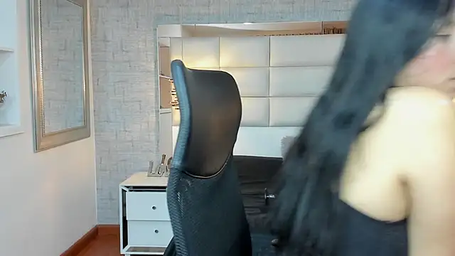 Nohemi louse online show from 4, 10, 2025