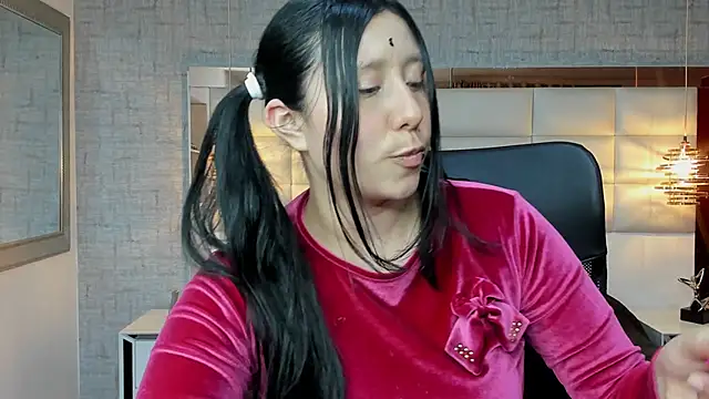 Nohemi louse online show from 6, 10, 2025