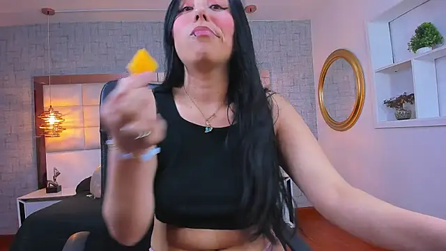 Snapshot of Nohemi_louse chatting on 13, 4, 2026 Nohemi louse online show from 13, 4, 2026