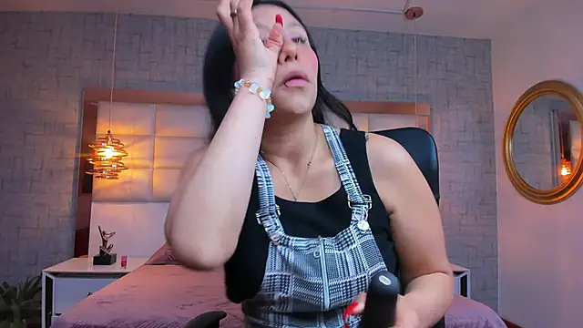 Nohemi louse online show from 27, 5, 2026
