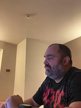 fuocovivo4 online show from 17, 2, 2025