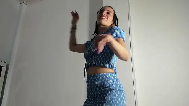 Annyrosee online show from 5, 3, 2025