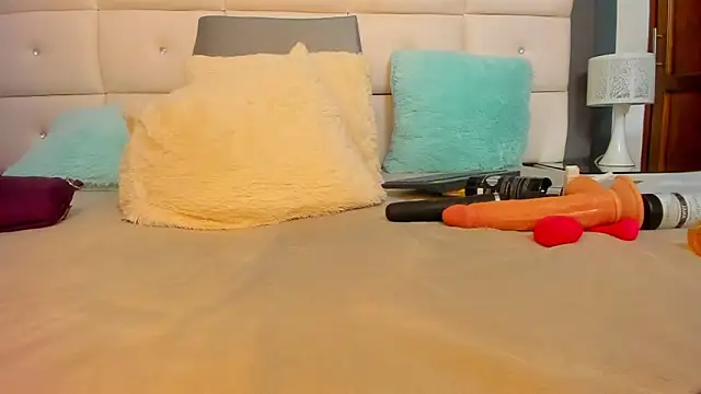 DayannaBronx online show from 14, 9, 2025